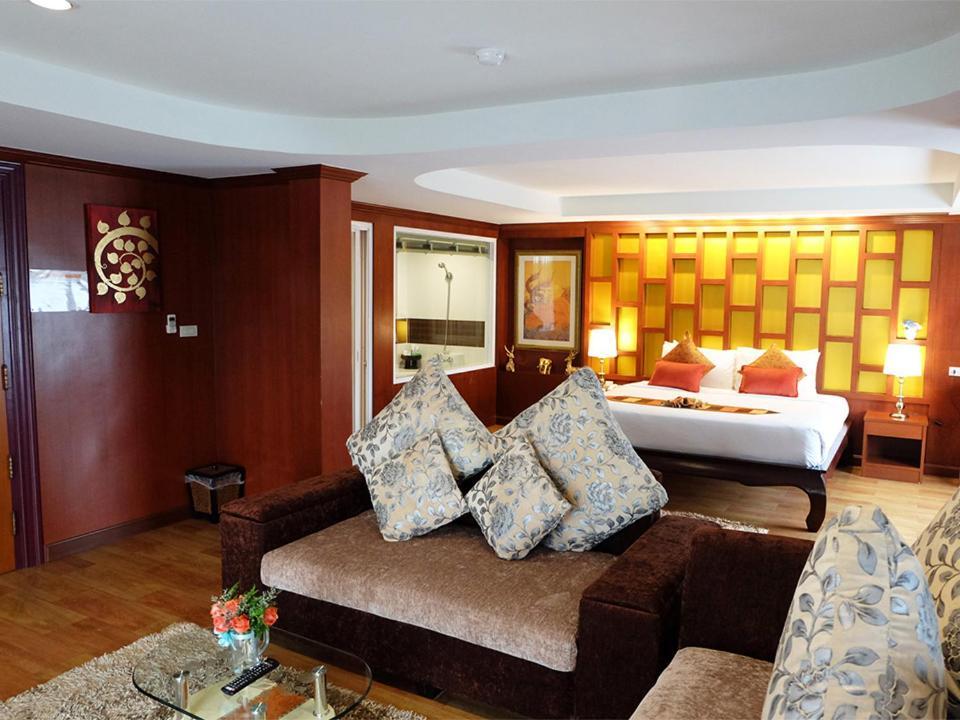 Grand Hill Resort And Spa Накхонсаван Экстерьер фото